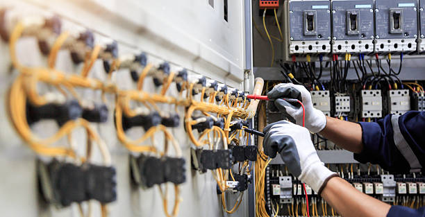 Professional Electrician technician working in Metamora, IL